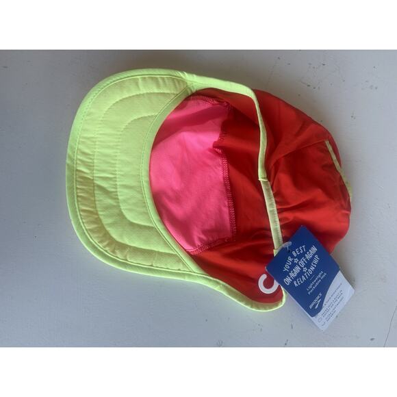 NWT Brooks Lightweight Packable Running Hat Reflective Pink One Size Fits All cl - Picture 4 of 5